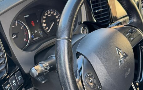 Mitsubishi Outlander III рестайлинг 3, 2016 год, 1 725 000 рублей, 8 фотография