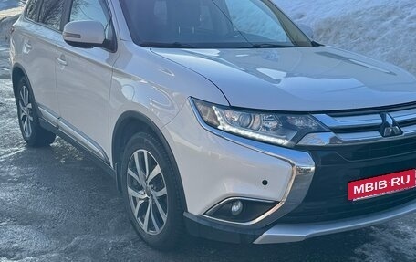 Mitsubishi Outlander III рестайлинг 3, 2016 год, 1 725 000 рублей, 5 фотография