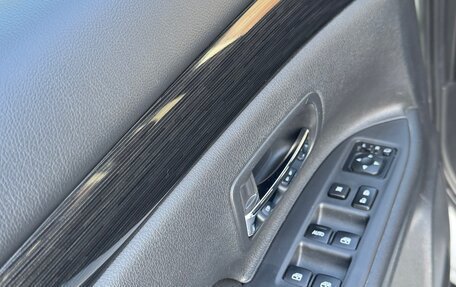 Mitsubishi Outlander III рестайлинг 3, 2016 год, 1 725 000 рублей, 10 фотография