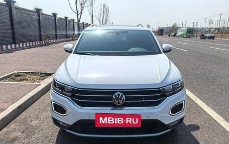 Volkswagen T-Roc I, 2022 год, 2 750 000 рублей, 2 фотография