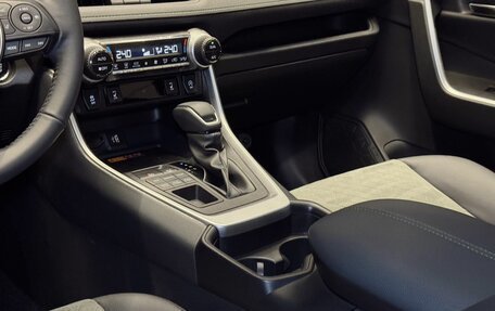 Toyota RAV4, 2025 год, 4 330 000 рублей, 18 фотография