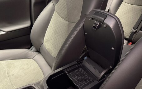 Toyota RAV4, 2025 год, 4 330 000 рублей, 21 фотография