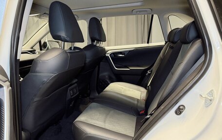 Toyota RAV4, 2025 год, 4 330 000 рублей, 27 фотография