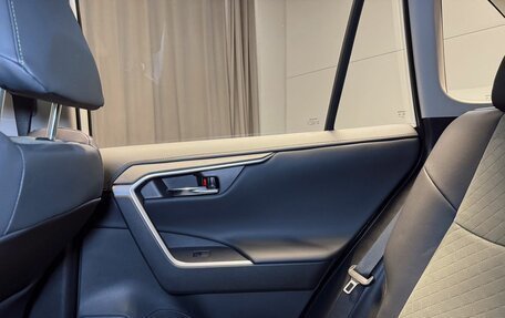 Toyota RAV4, 2025 год, 4 330 000 рублей, 28 фотография