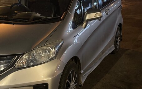 Honda Freed I, 2012 год, 1 050 000 рублей, 2 фотография