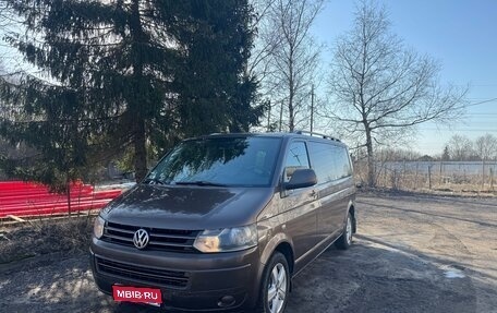 Volkswagen Multivan T5, 2011 год, 2 000 000 рублей, 1 фотография