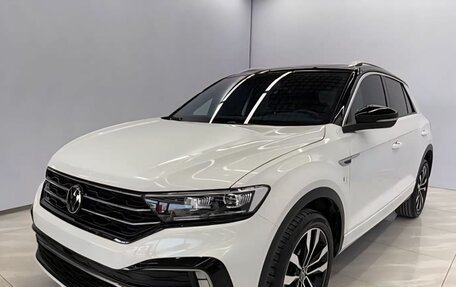 Volkswagen T-Roc I, 2022 год, 2 000 000 рублей, 1 фотография