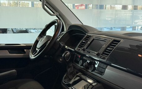 Volkswagen Multivan T6 рестайлинг, 2018 год, 3 917 000 рублей, 7 фотография