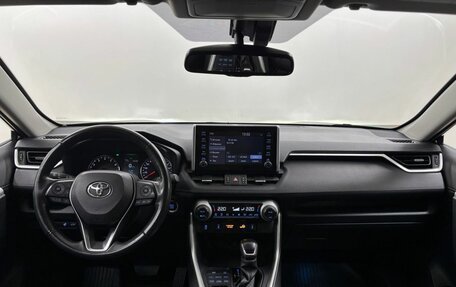 Toyota RAV4, 2021 год, 3 699 000 рублей, 17 фотография