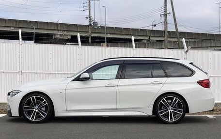 BMW 3 серия, 2018 год, 1 340 000 рублей, 4 фотография