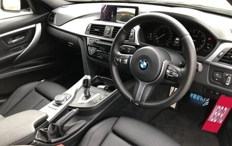 BMW 3 серия, 2018 год, 1 340 000 рублей, 13 фотография