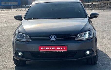Volkswagen Jetta VI, 2012 год, 1 100 000 рублей, 2 фотография