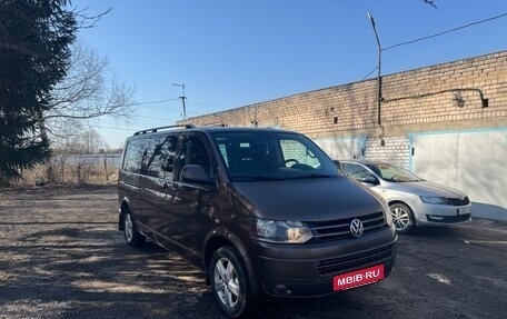 Volkswagen Multivan T5, 2011 год, 2 000 000 рублей, 2 фотография