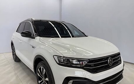 Volkswagen T-Roc I, 2022 год, 2 000 000 рублей, 3 фотография