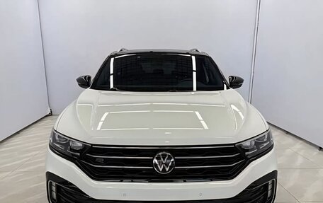 Volkswagen T-Roc I, 2022 год, 2 000 000 рублей, 2 фотография