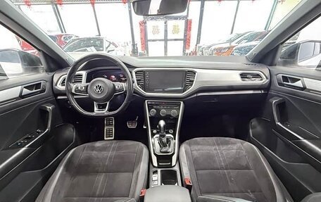 Volkswagen T-Roc I, 2022 год, 2 000 000 рублей, 11 фотография