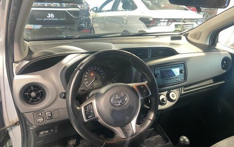 Toyota Yaris III рестайлинг, 2018 год, 950 000 рублей, 9 фотография