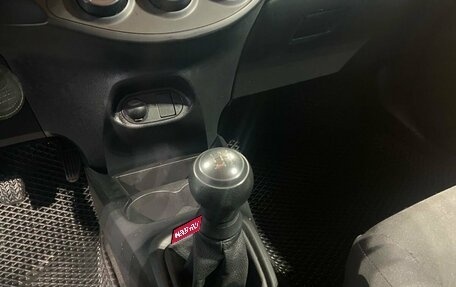 Toyota Yaris III рестайлинг, 2018 год, 950 000 рублей, 21 фотография