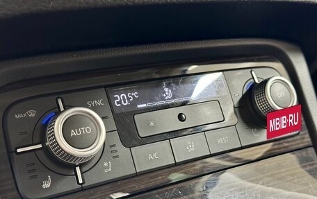 Volkswagen Touareg III, 2015 год, 3 190 000 рублей, 16 фотография