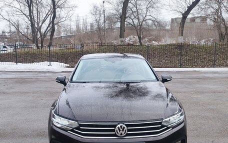 Volkswagen Passat B8 рестайлинг, 2020 год, 2 375 000 рублей, 1 фотография