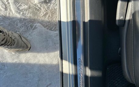 Toyota Avensis III рестайлинг, 2004 год, 900 000 рублей, 18 фотография