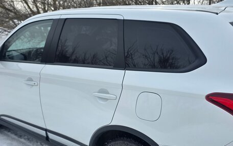 Mitsubishi Outlander III рестайлинг 3, 2019 год, 2 100 000 рублей, 4 фотография