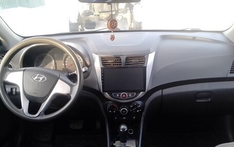 Hyundai Solaris II рестайлинг, 2011 год, 655 000 рублей, 8 фотография