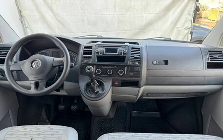 Volkswagen Transporter T5 рестайлинг, 2013 год, 2 626 000 рублей, 9 фотография