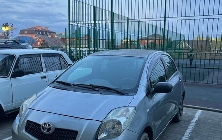 Toyota Yaris III рестайлинг, 2006 год, 415 000 рублей, 1 фотография