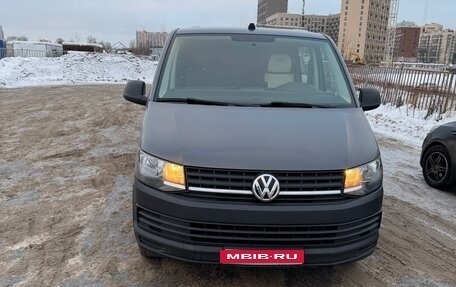 Volkswagen Transporter T6 рестайлинг, 2018 год, 2 800 000 рублей, 1 фотография