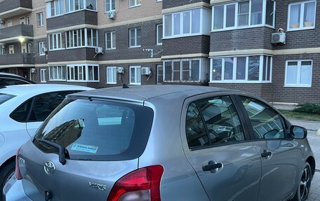 Toyota Yaris III рестайлинг, 2006 год, 415 000 рублей, 3 фотография