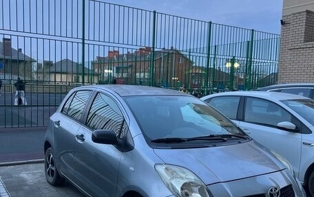 Toyota Yaris III рестайлинг, 2006 год, 415 000 рублей, 2 фотография