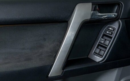 Toyota Land Cruiser Prado 150 рестайлинг 2, 2012 год, 2 837 000 рублей, 12 фотография