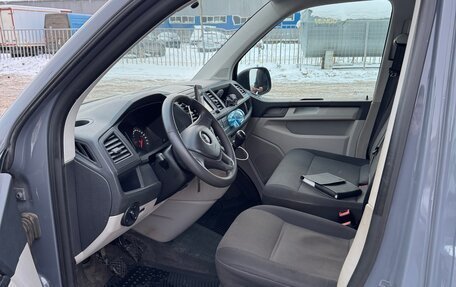 Volkswagen Transporter T6 рестайлинг, 2018 год, 2 800 000 рублей, 7 фотография