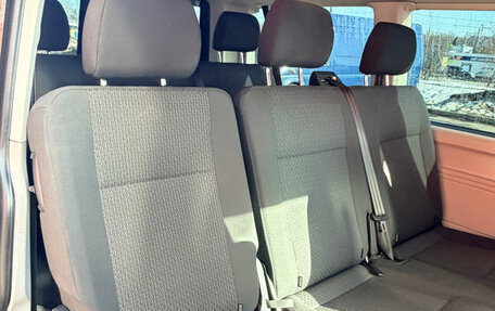 Volkswagen Caravelle T6 рестайлинг, 2015 год, 3 000 000 рублей, 3 фотография