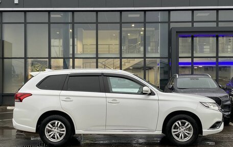 Mitsubishi Outlander III рестайлинг 3, 2022 год, 2 855 000 рублей, 4 фотография