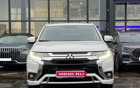 Mitsubishi Outlander III рестайлинг 3, 2022 год, 2 855 000 рублей, 2 фотография