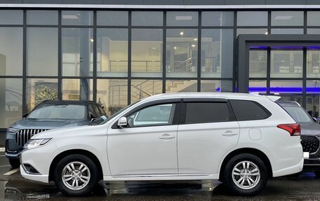 Mitsubishi Outlander III рестайлинг 3, 2022 год, 2 855 000 рублей, 8 фотография