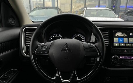 Mitsubishi Outlander III рестайлинг 3, 2022 год, 2 855 000 рублей, 13 фотография