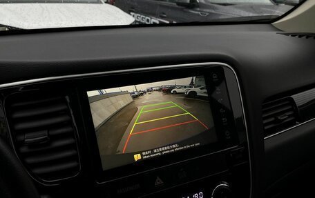 Mitsubishi Outlander III рестайлинг 3, 2022 год, 2 855 000 рублей, 15 фотография