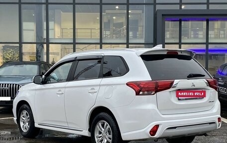 Mitsubishi Outlander III рестайлинг 3, 2022 год, 2 855 000 рублей, 7 фотография