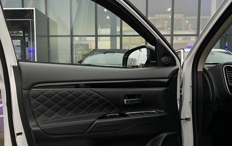 Mitsubishi Outlander III рестайлинг 3, 2022 год, 2 855 000 рублей, 18 фотография