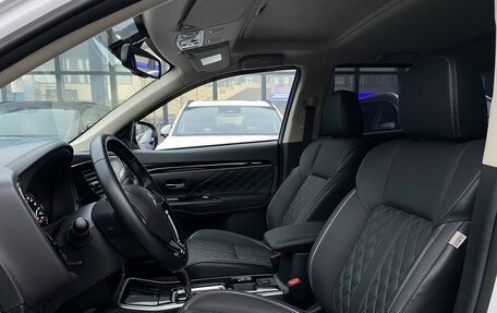 Mitsubishi Outlander III рестайлинг 3, 2022 год, 2 855 000 рублей, 21 фотография