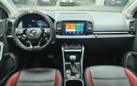 Skoda Karoq I, 2022 год, 2 160 000 рублей, 8 фотография