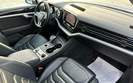 Volkswagen Touareg III, 2018 год, 4 990 000 рублей, 10 фотография