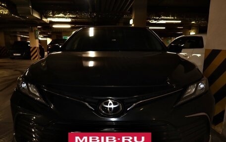 Toyota Camry, 2023 год, 3 499 000 рублей, 2 фотография