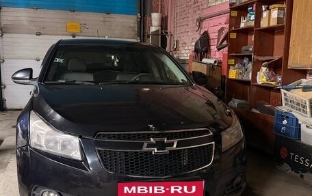 Chevrolet Cruze II, 2010 год, 750 000 рублей, 3 фотография