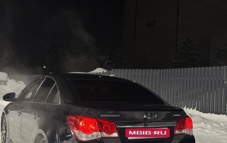 Chevrolet Cruze II, 2010 год, 750 000 рублей, 4 фотография