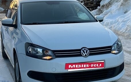 Volkswagen Polo VI (EU Market), 2011 год, 715 000 рублей, 2 фотография