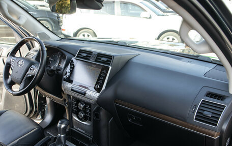 Toyota Land Cruiser Prado 150 рестайлинг 2, 2021 год, 5 628 000 рублей, 9 фотография